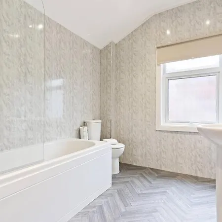 Soppett House - Central Location - Free Parking, Fast Wifi And Smart Tv By Yoko Property * Redcar