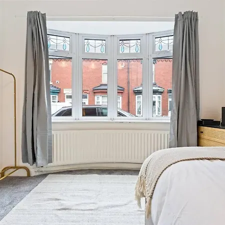 Soppett House - Central Location - Free Parking, Fast Wifi And Smart Tv By Yoko Property Redcar